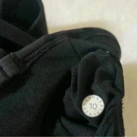 Black Camo Lululemon Flow Y Soul Cycle Bra Sz 10 - Picture 3 of 3